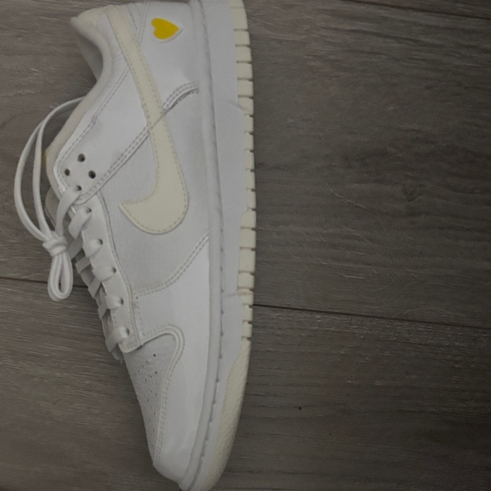 Nike Dunk Low yellow heart White and Yellow Sneakers limited edition size 8 - Picture 7 of 9